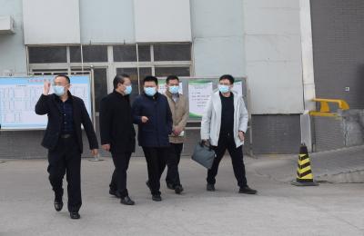 城陽區委常委、副區長陳春雷蒞臨城陽批發市場督查指導進口冷鏈食品疫情防控工作