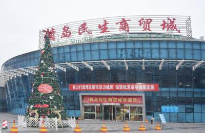 繽紛聖誕節 元旦歡樂購 城陽批發市場裝飾一新迎雙節